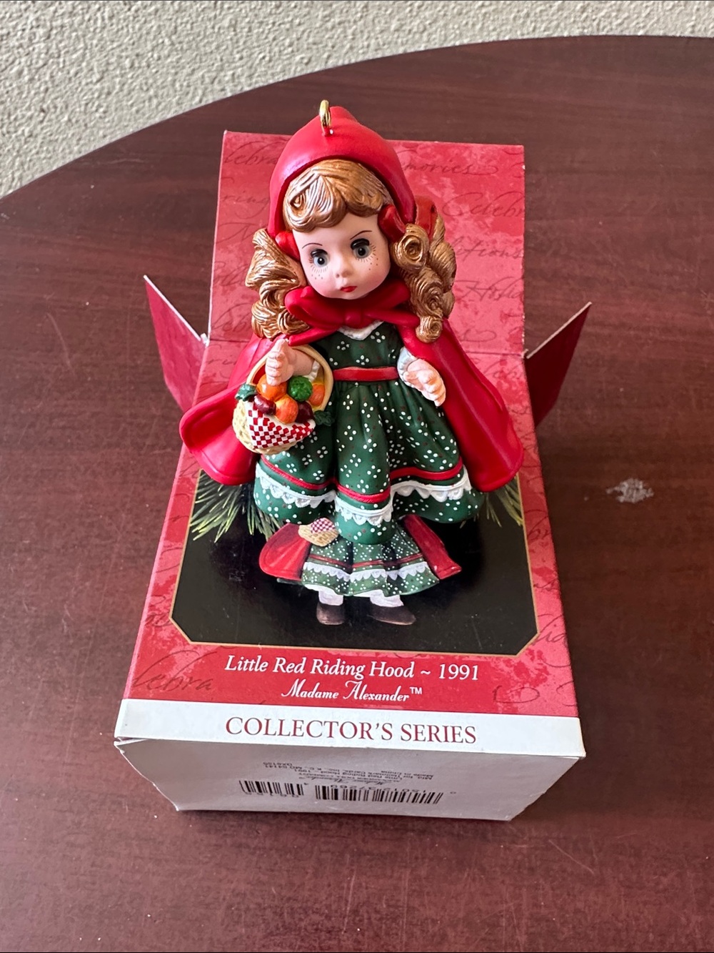 ##106, NWT Hanging or Standing Ornament